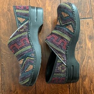 Dansko Tapestry Southwestern Closed Back Clogs Size 42 (Women’s Size 10)